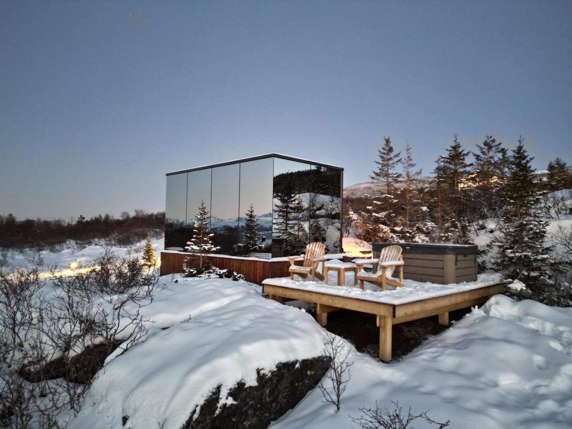 Wonderinn Arctic Utstrand Exterior photo